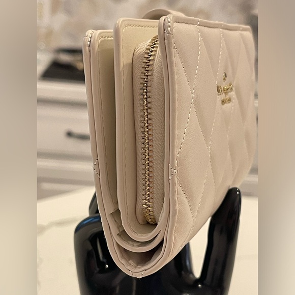 Kate Spade Carey Smooth Quilted Leather Wallet KA591 OffWhite NWT Approx 5.5”x4” - Picture 4 of 14